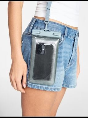 No Boundaries Platnum Silver Waterproof Phone Pouch with Strap NWT